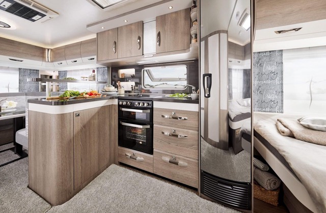 Adventure world for young and old in a caravan (20m2) on a pitch with PP (150m2).