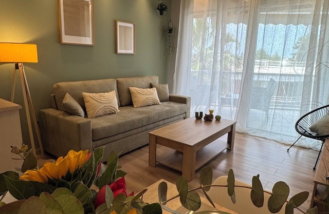 Aelia Seaside Apartment Oropos