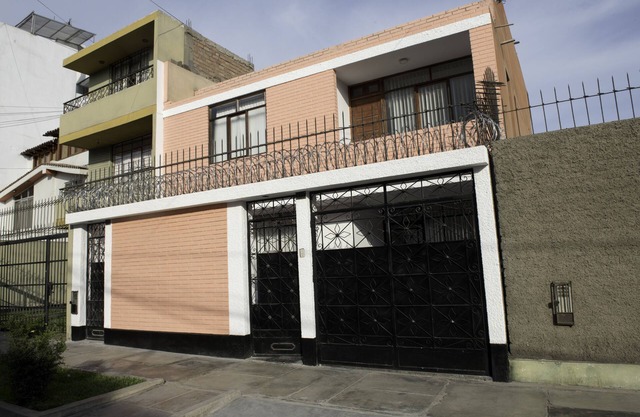 Affordable Hosting in Lima Perú, we can accommodate 9 guests for this price.