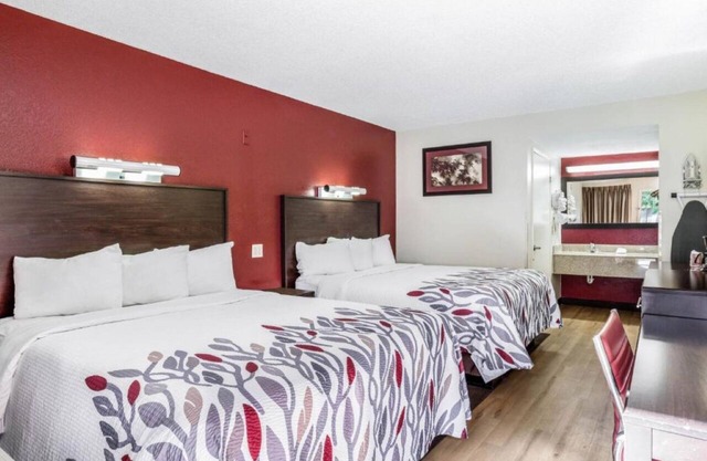 Affordable Unit for Budget Travelers Near Rex Museum - Free Parking