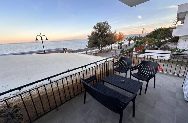 Agioi Theodoroi Beachview Chic Modern Apt