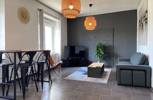 Air-conditioned apartment near the center