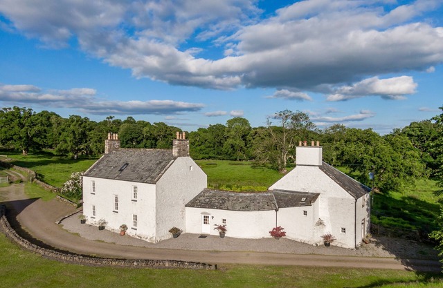 Airds of Kells House - a house that sleeps 8 guests in 4 bedrooms