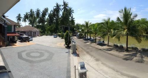 Airport Riverside Roomstay & Homestay