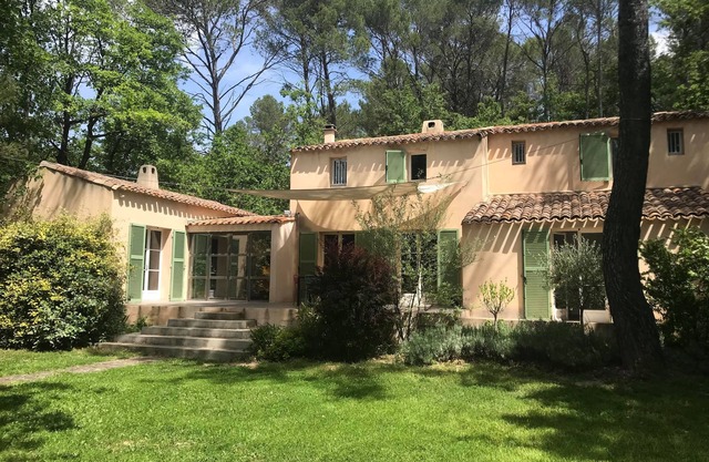 Aix-en-Provence, Charming, 200 m2, Infinity Pool and Large Garden