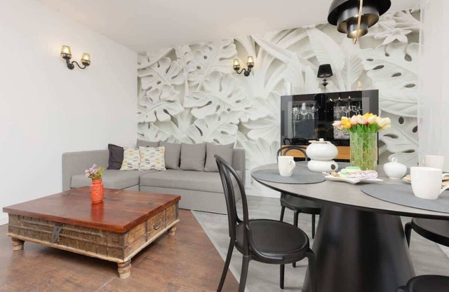 Al. Wilanowska 9A | Stylowy Apartament | Biurko