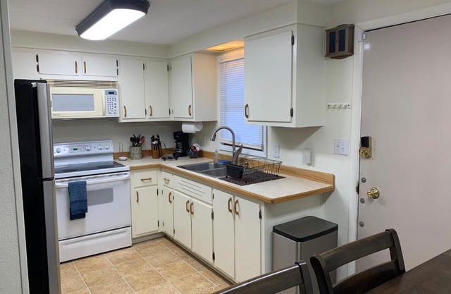 Alaskana 3 bedroom Upper Apt