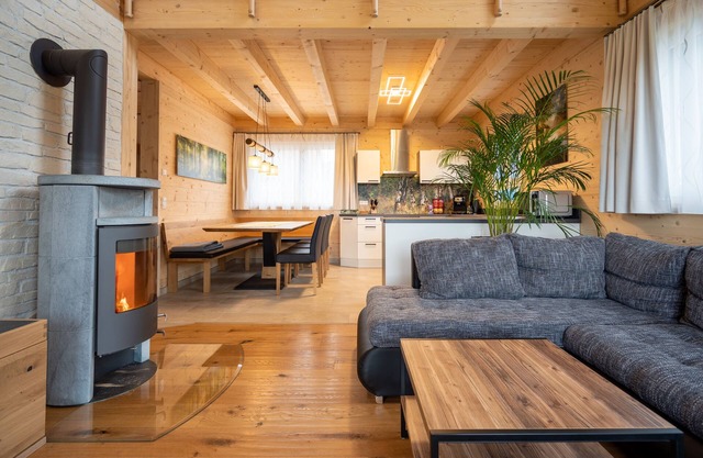 Alb Chalet: Detached vacation home with whirlpool, infrared cabin and wood-burning stove