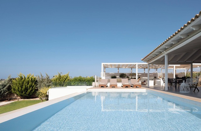 Alba Bianca Villa, Family Retreat with Heated Pool
