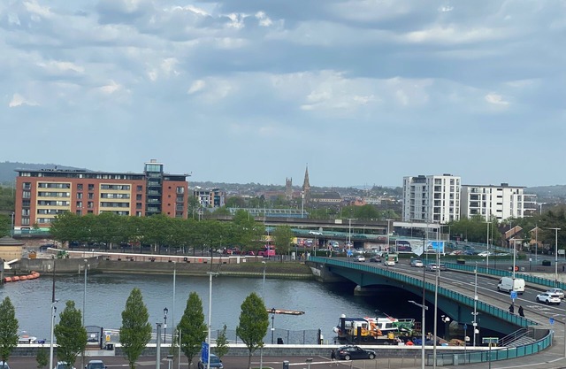 Albert Clock/Customs House Square. 2 Bed, Parking.