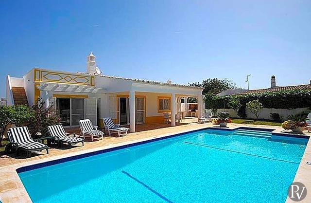 Albufeira Villa Sleeps 6 Pool Air Con WiFi