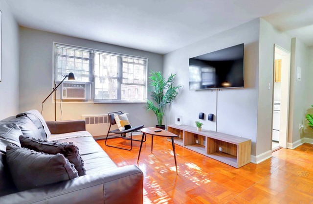 Alexandria Apt Minutes from D.C. W Gym