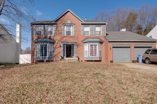 Alexandria Area Vacation Rental with Backyard