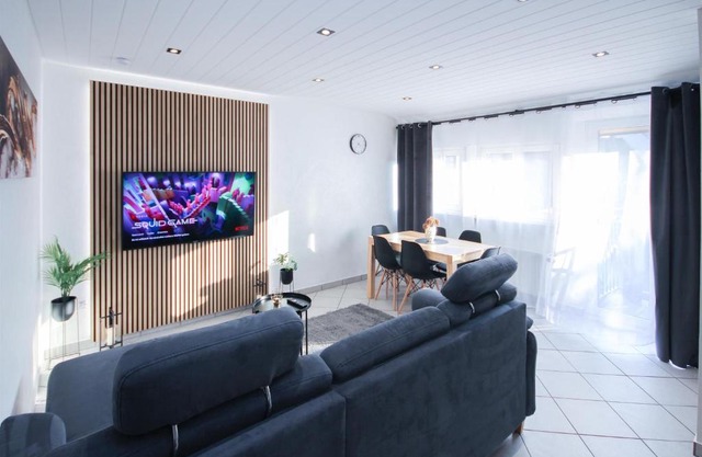 ALFA Stuttgart 3Zi-Maisonette 6 Personen Zuffenhausen nahe Porsche & Bosch l WIFI & SmartTV I 3BR 4 Beds I Kitchen I Bathroom & WC