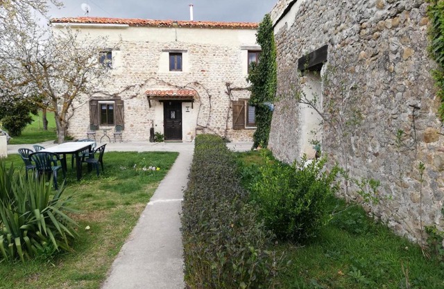 Algarabiastaying 2 granja San Julián