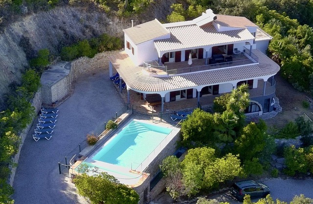 ALGARVE COUNTRY VILLA 2 WITH POOL by HOMING