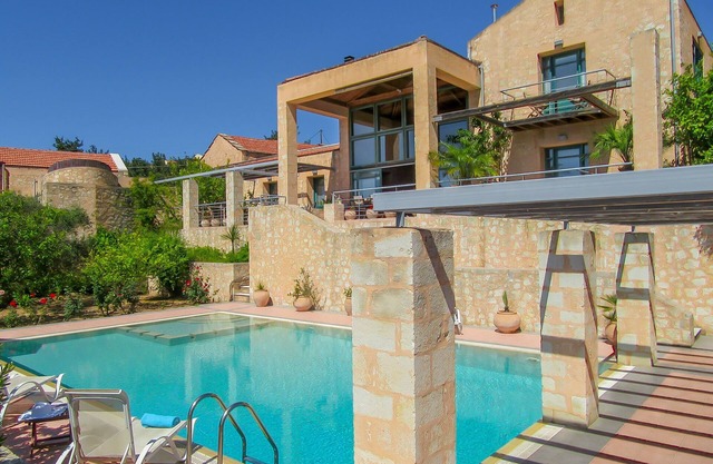 Alkyoni - Apokoron Villa with Large Private Pool and Great Views