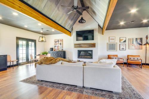 All About the Buzz Cottage with Patio and Yard!