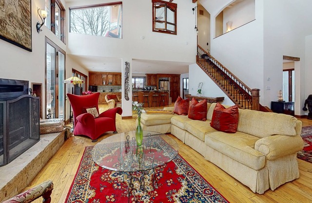 All-season retreat with mountain views, enclosed yard, fireplace & washer/dryer