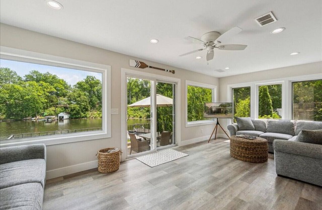 All Sports Lake Orion "Hidden Bay Lake Cottage"
