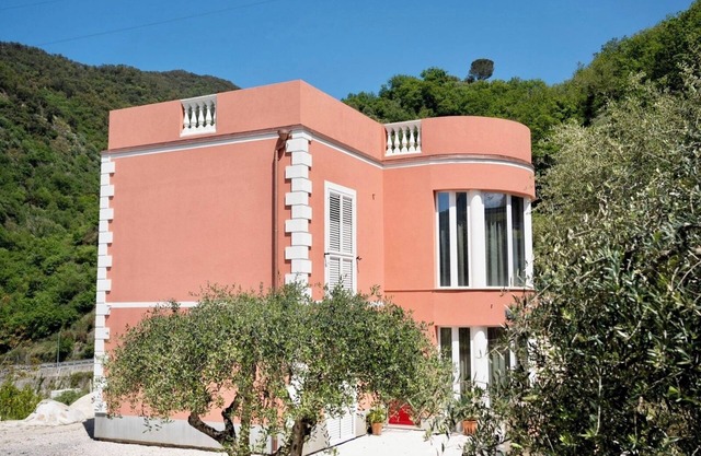 ALMA TOURISM APARTMENT, with swimming pool 15 minutes from the sea
