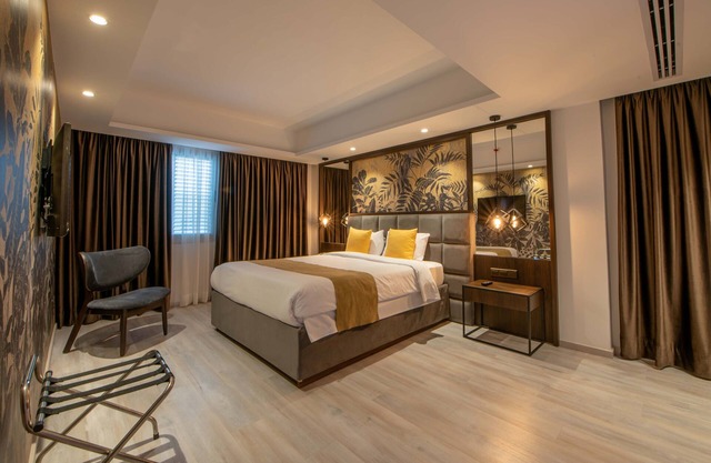 Almond Business Hotel