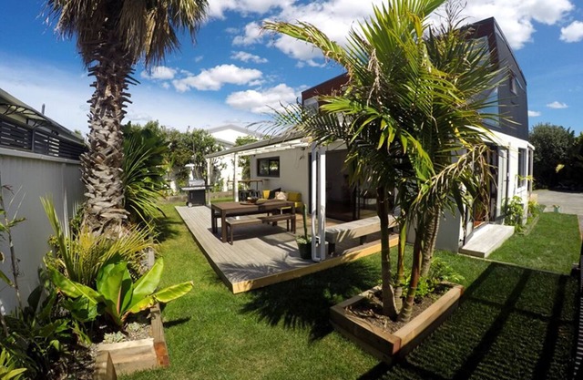 Aloha Beach House Papamoa - one block from the beach & close to the Coast Shops
