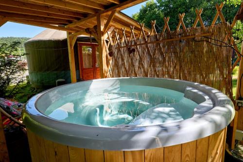 Aloha Glamp - okrągłe domki przy rzece - balia i sauna - Energylandia