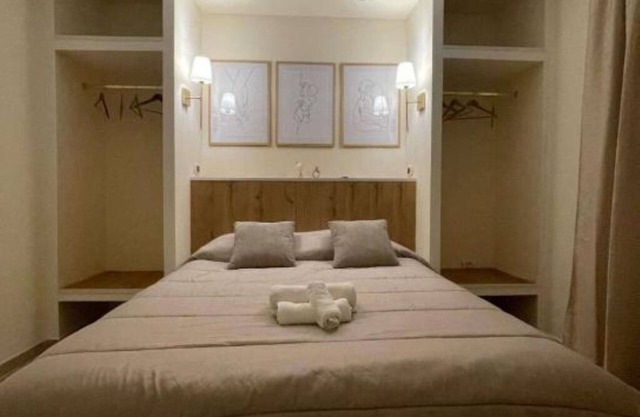 Along Crati River, mini apartment, vico Postierla, historic center.