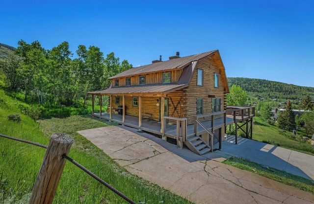 Alpenhaus Lodge w/Deck, Spa & Panoramic Views 1028