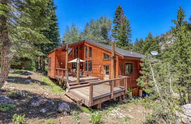 Alpine Escape by Tahoe Getaways - Palisades Ski Shuttle to Slopes