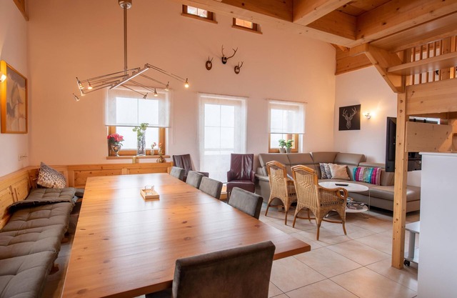 Alpine hut with breathtaking mountain views and close to the slopes