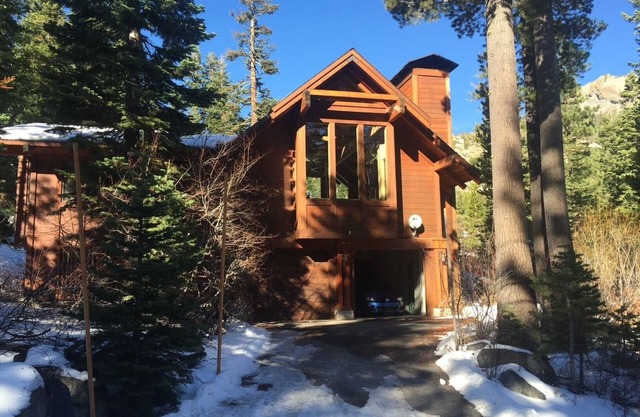 Alpine Meadows-Bear Creek/Palisades Tahoe/Lk Tahoe Lux Cabin- Mt Views, Hot Tub.
