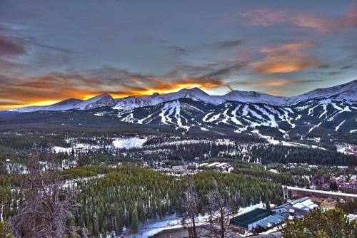 Alpine View Lodge: Stunning Mountain Home, Views