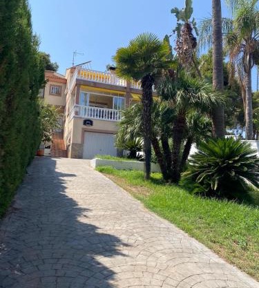 Alquilo chalet completo