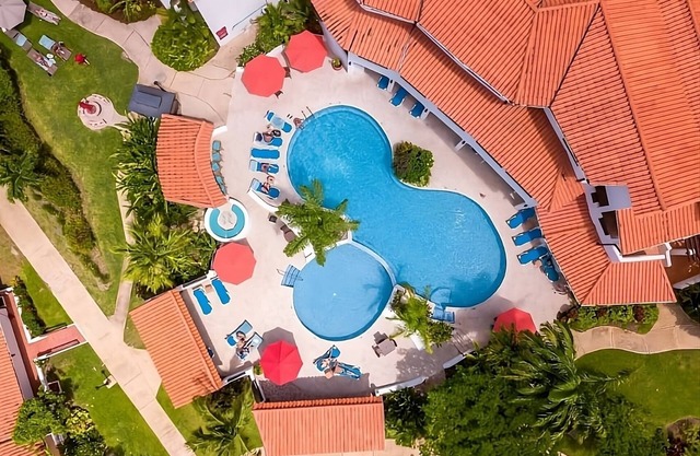 Always a Great Idea To Unwind! Near Heywood Beach! Outdoor Pools, Parking!