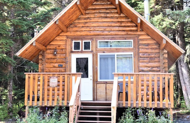 Alyeska Hideaway Log Cabins - Glacier Cabin