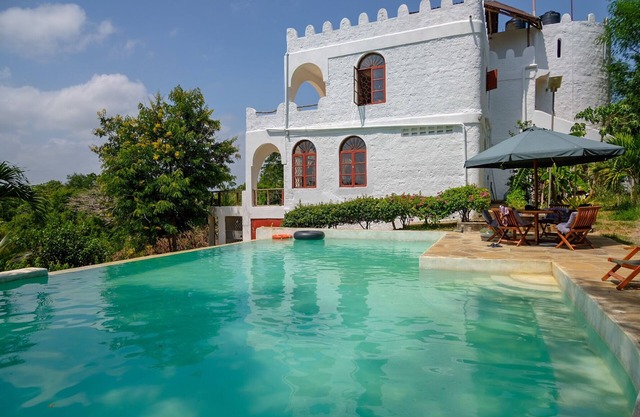 AMANI HOUSE - a perfect retreat with stunning sunset views across Mtwapa Creek
