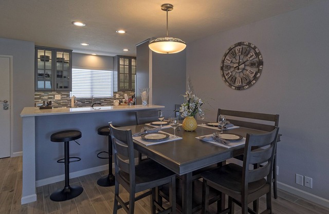 Amazing 2Bd/2Ba Scottsdale Condo directly across street from Fashion Square