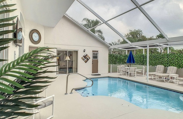 Amazing 4/3 house at Thousand Oaks Community, private pool, near Disney!