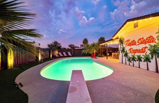 Amazing 4-bed home with Golf, Pool & Hot-Tub!