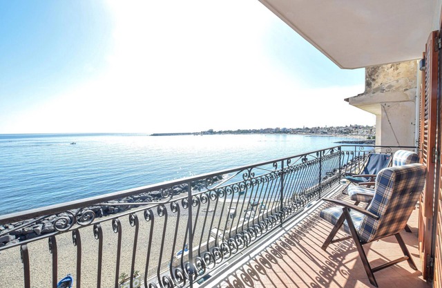 Amazing apartment in Giardini Naxos