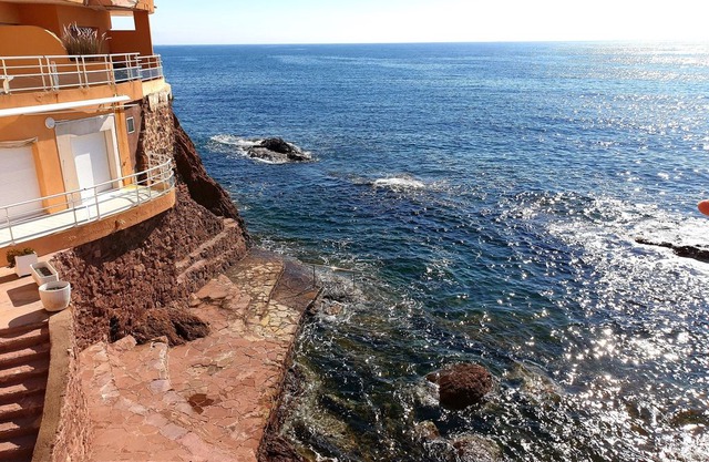 Amazing apartment in the sea