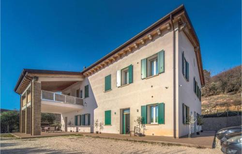 Amazing Apartment In Valnogaredo Pd