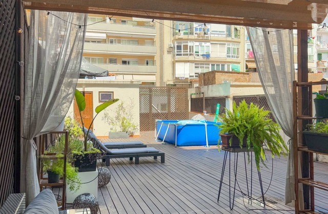 ✨ Amazing apartment with large terrace and seasonal pool in central Barcelona