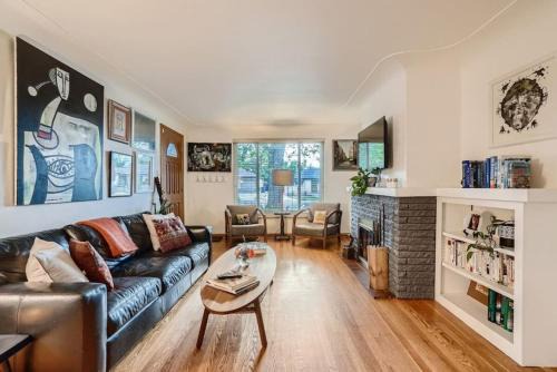 Amazing Artful 2bd 1ba bungalow in West Denver