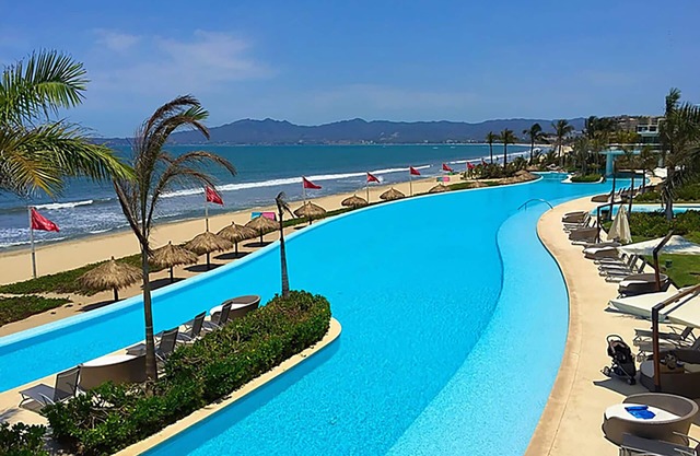 Amazing BeachFront Apartment in Luxurious Condo 2 BR + Studio 2,5 B, 2200 sq ft