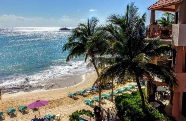 Amazing Beachfront Condo with Pool and Beach - Luna Encantada G2
