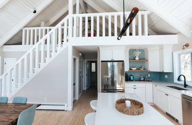 Amazing compound! Wedding stays! Gatherings! Newport! Beach!