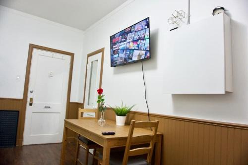 Amazing DT Apartment w Parking Location Coffee
